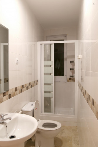 Comfortable double bedroom near Antón Martin metro station - Gallery - 35