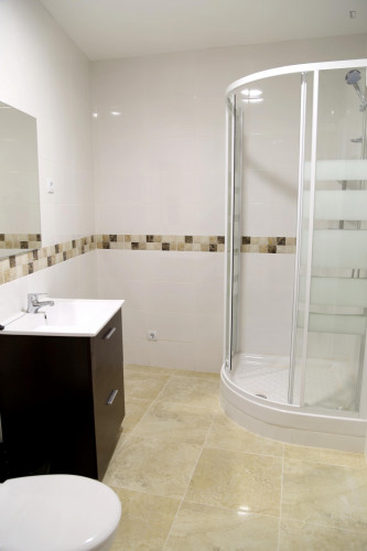 Comfortable double bedroom near Antón Martin metro station - Gallery - 33
