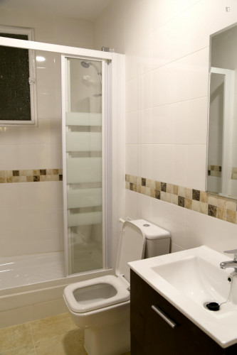Comfortable double bedroom near Antón Martin metro station - Gallery - 34