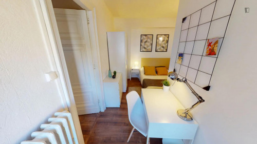 Neat and cosy single bedroom in Les Chalets 