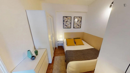 Neat and cosy single bedroom in Les Chalets 