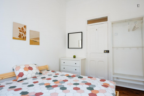 Bright double bedroom not far from Miradouro do Monte Agudo