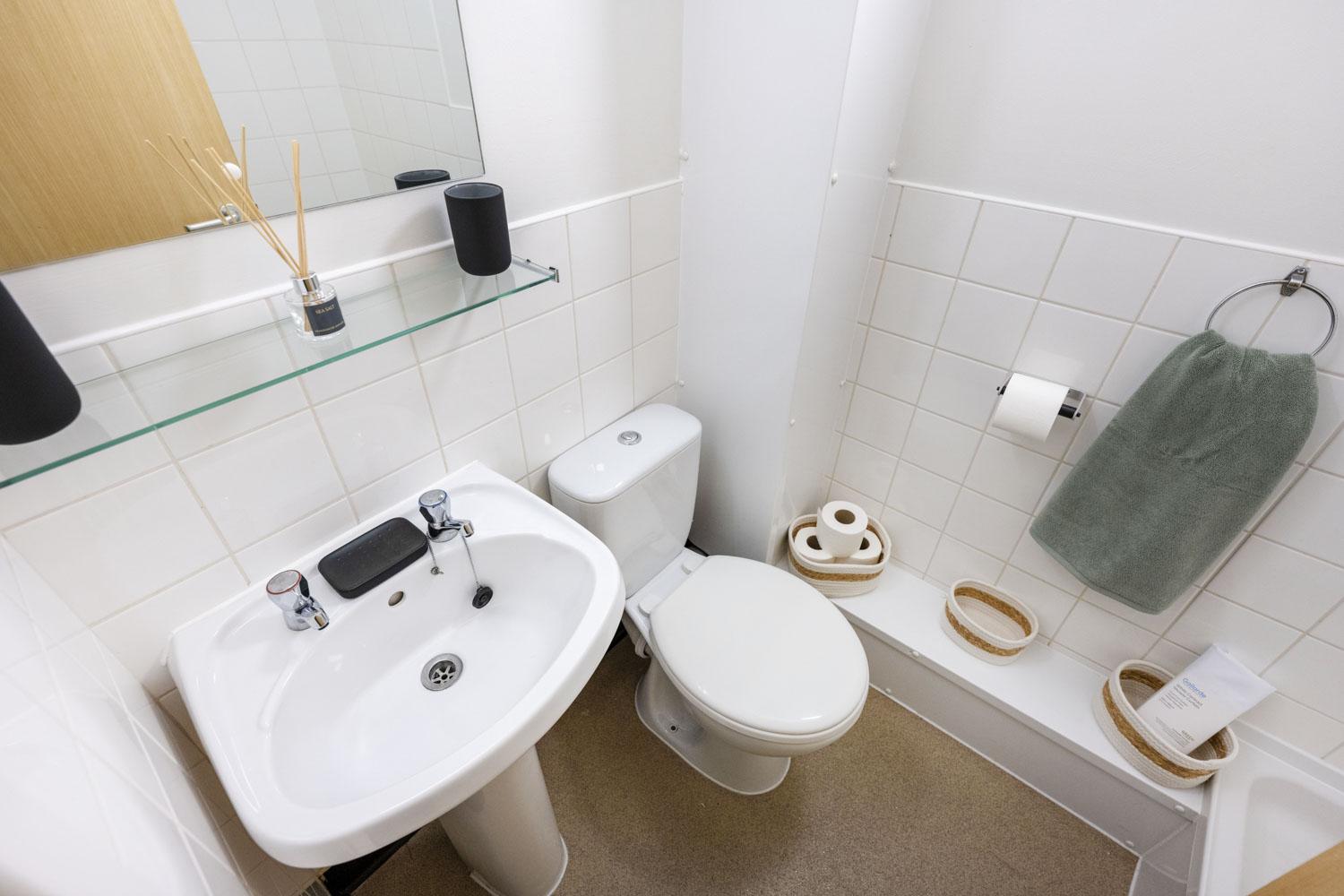 En-Suite - Leighton Hall - Gallery - 2