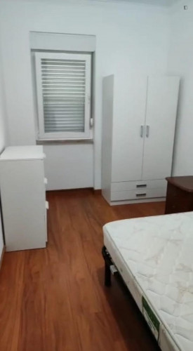 Nice single bedroom in Laranjeiro neighbourhood
