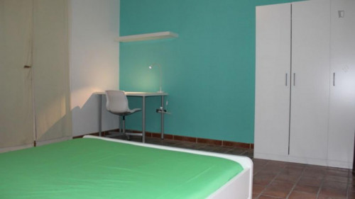 Double bedroom in 9-bedroom apartment