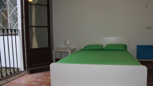 Double bedroom in 9-bedroom apartment