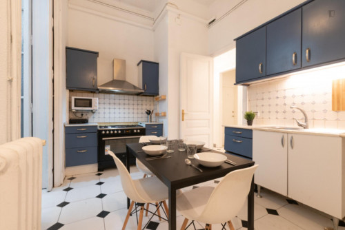 Double bedroom, with balcony, in 8-bedroom apartment