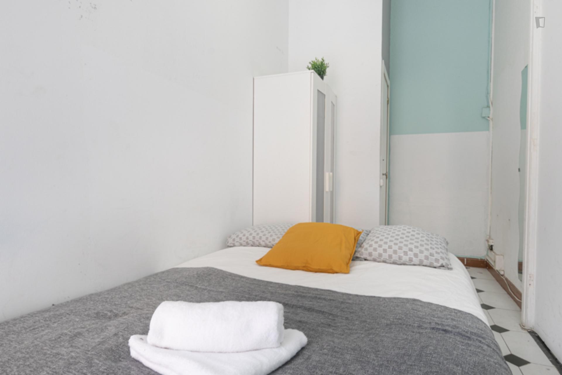  Single Bedroom, With Balcony, In 8-Bedroom Apartment  -  Double bedroom, with balcony, in 8-bedroom apartment  - Gallery -  3