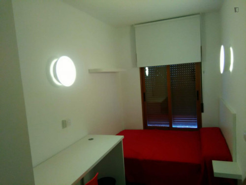 COMFY AND MODERN ROOM WITH ALL THE FACILITIES  five minutes from the cathedral and the University of La Merced and twelve minutes walk from the streetcar stop to the UCAM and Campus de Espinardo.