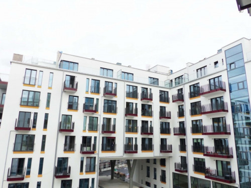 Spacious 2-bedroom apartment with balcony close to Gleisdreieck park