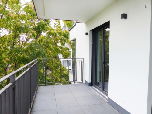 Spacious 2-bedroom apartment with balcony close to Gleisdreieck park