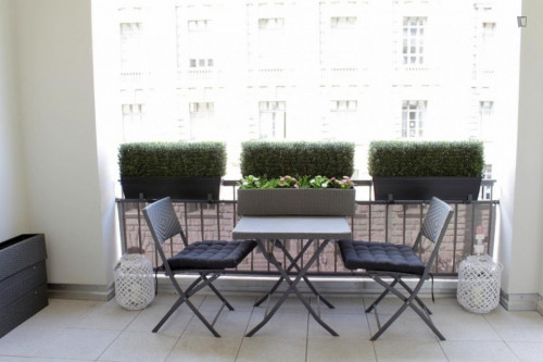 Luminous 2-bedroom apartment with balcony in a quiet street in Mitte