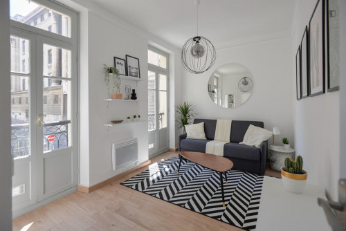 Modern and bright studio next to the Old Port of Marseille