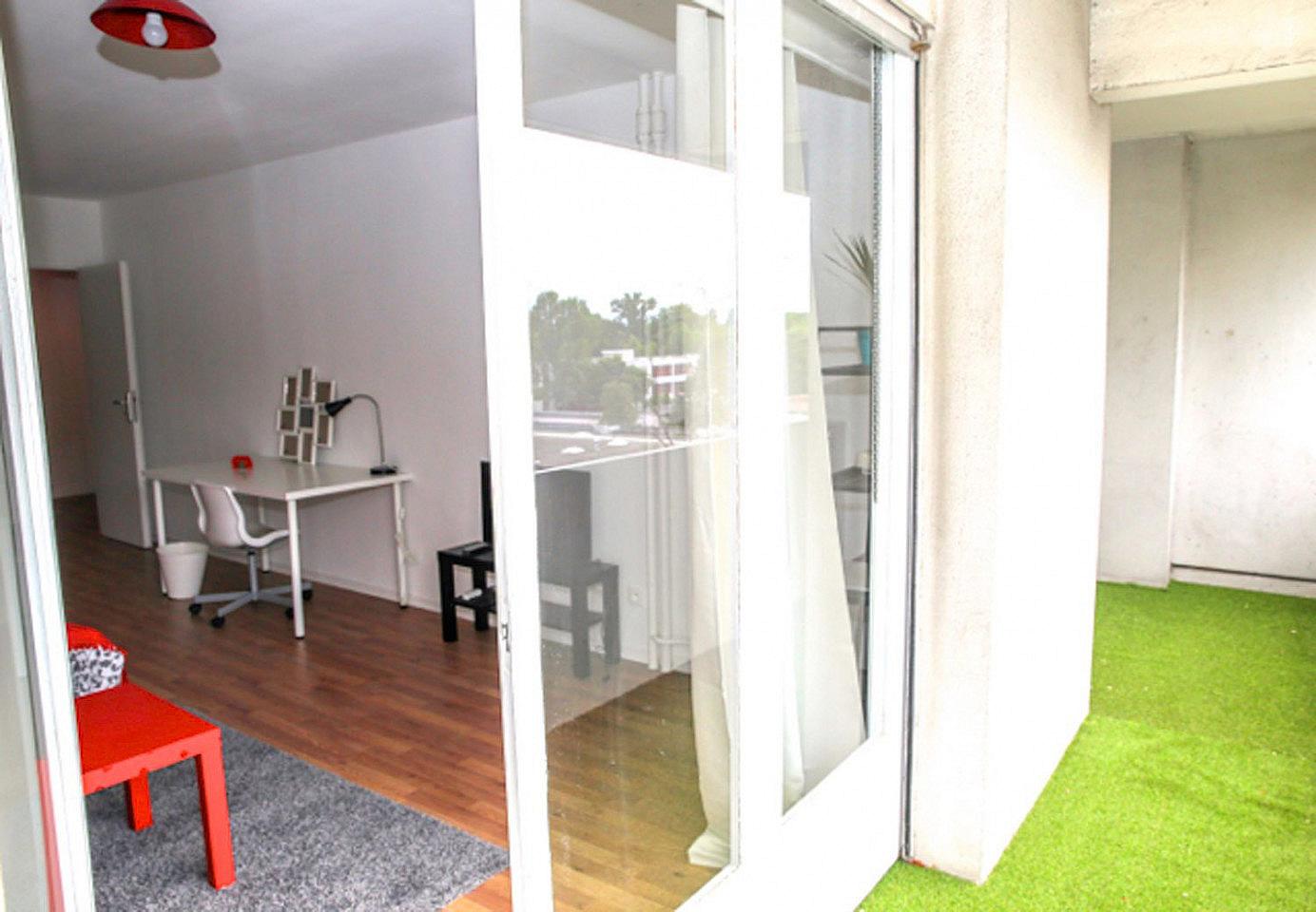  Spacious Luminous Bedroom - 24m² - ST13  -  Large apartment ideally located in the student district of Strasbourg  - Gallery -  13