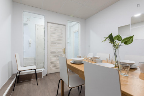 Cool single bedroom in 7-bedroom apartment - Gallery - 6