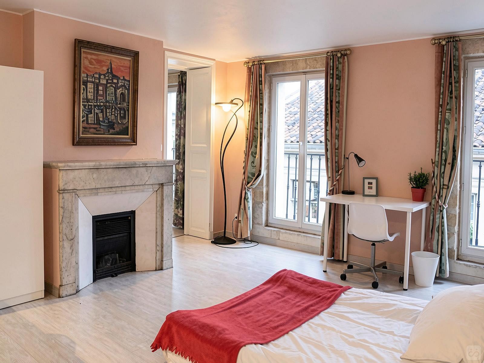 Large Bright Bedroom - 20m² - MA12 - 13