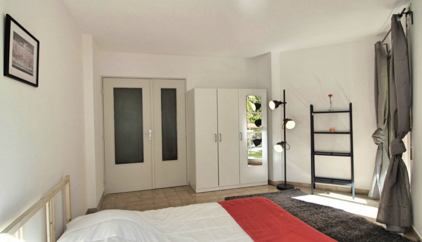 Spacious And Comfortable Room - 17m² - MA15 - Superb apartment ideally located in Marseille Home - Gallery - 5