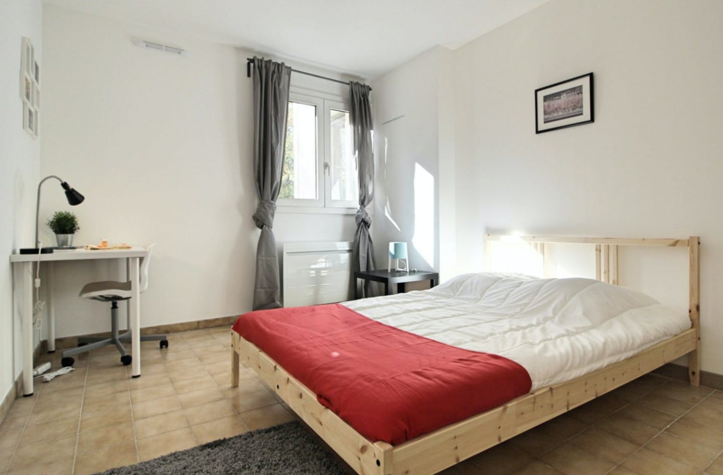 Spacious And Comfortable Room - 17m² - MA15 - Superb apartment ideally located in Marseille Home - Gallery - 3