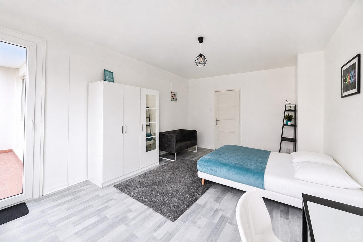 Spacious And Luminous Room - 20m² - ST21 - 3