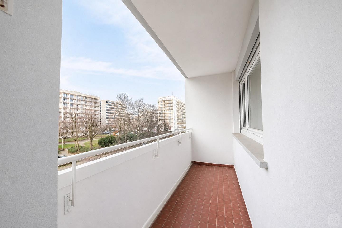 Spacious And Luminous Room - 20m² - ST21 - 4