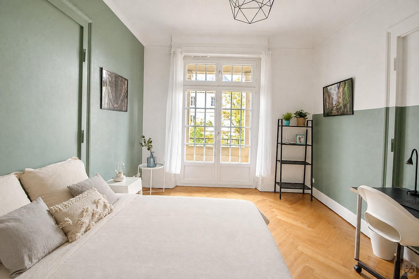 Large Bedroom With Balcony - 20m² - ST46 - 2