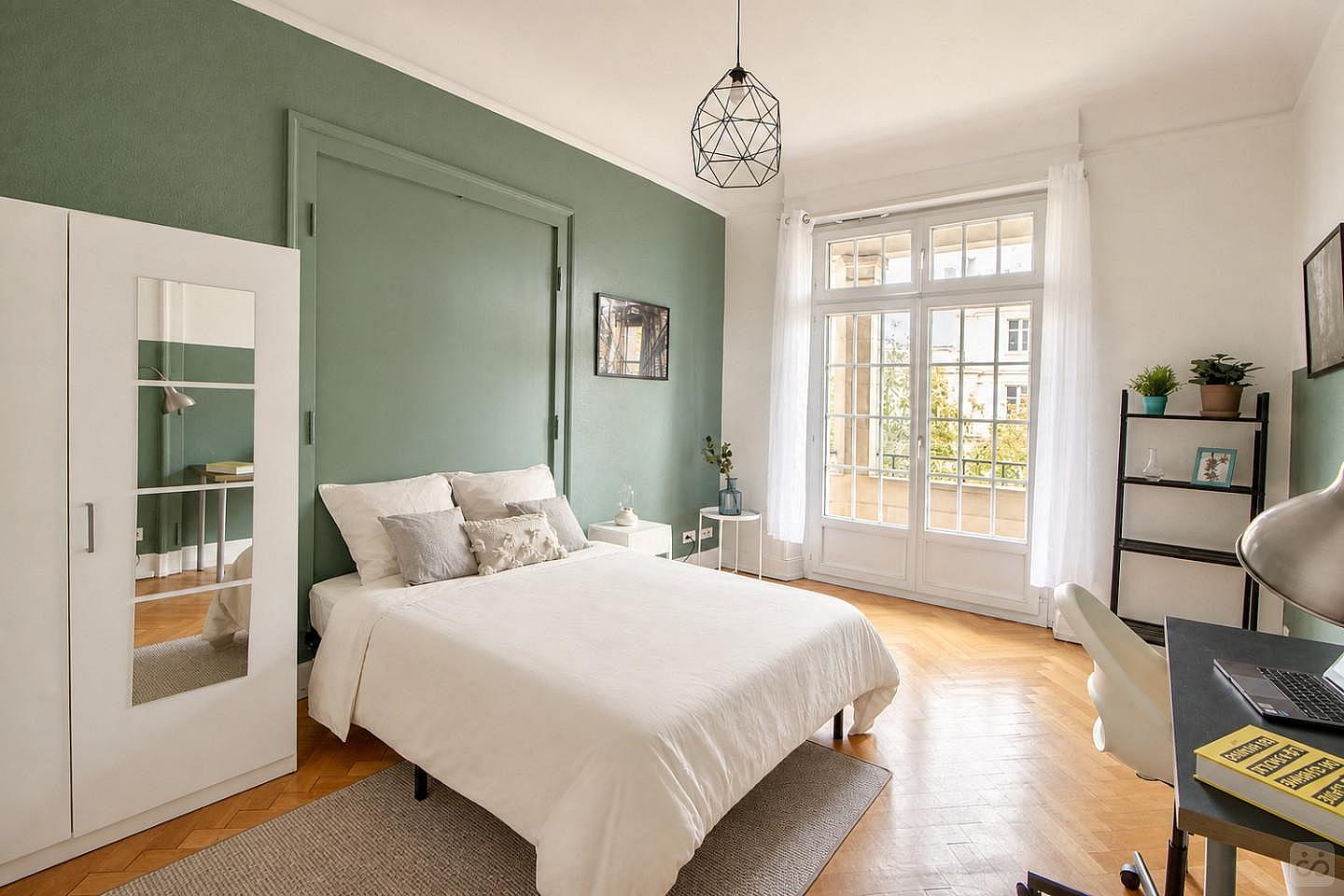 Large Bedroom With Balcony - 20m² - ST46 - 4
