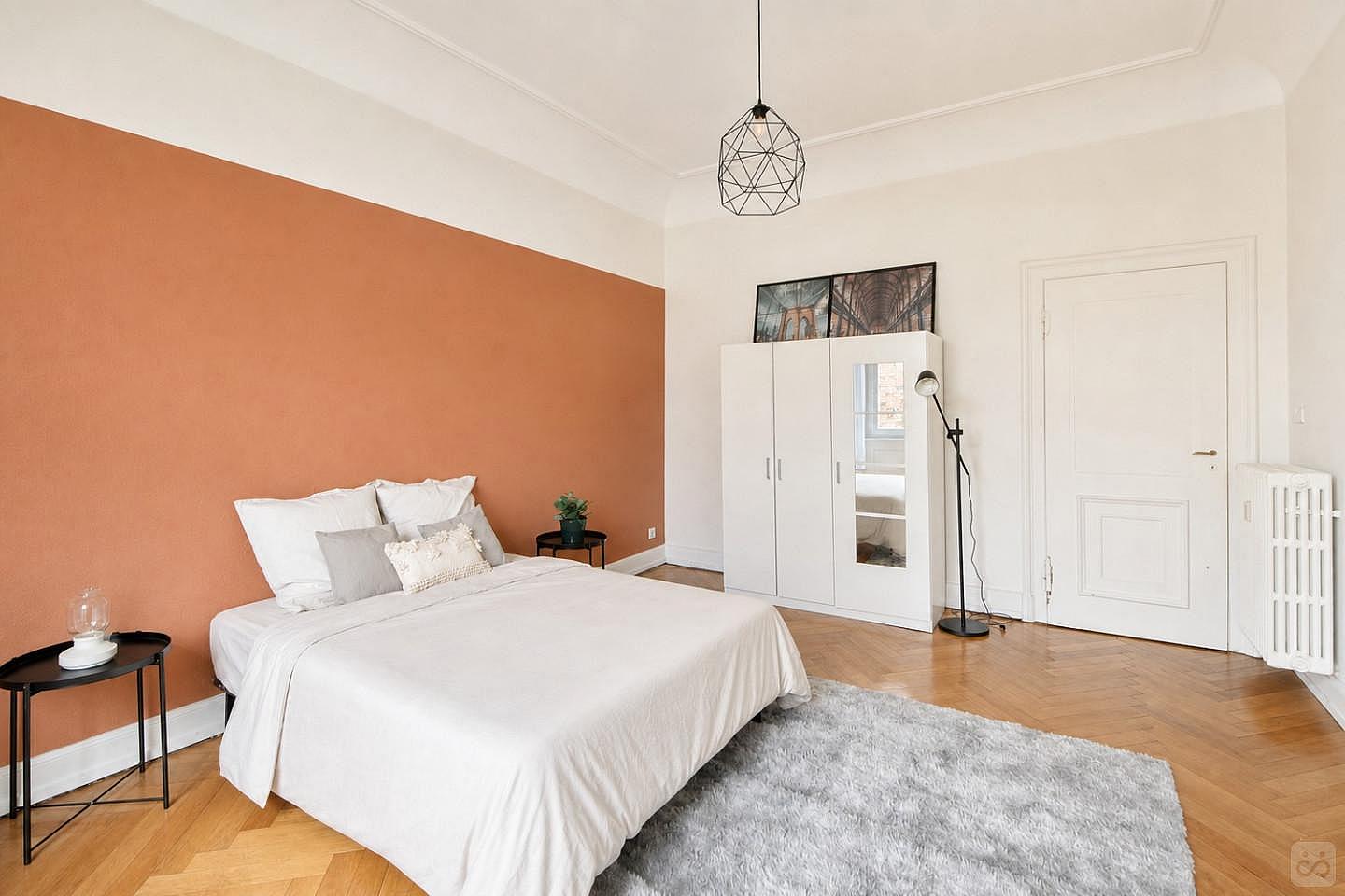 Large Bright Room - 22m² - ST45 - 3