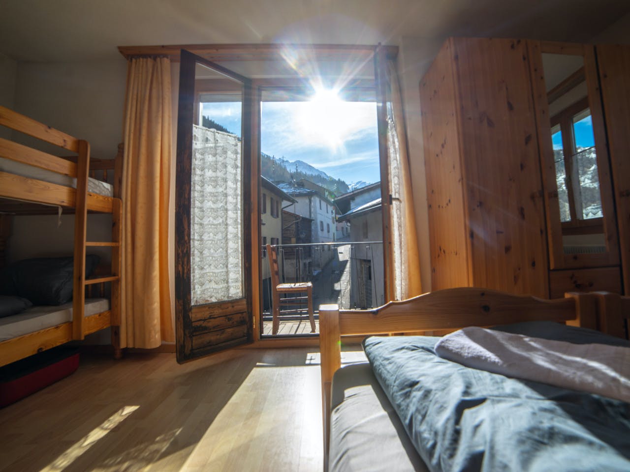  4-Bed Mixed Room W/ Private Bathroom  -  Remote Comfortable House w/ Workspaces + Yoga + Mountain Views  - Gallery -  2