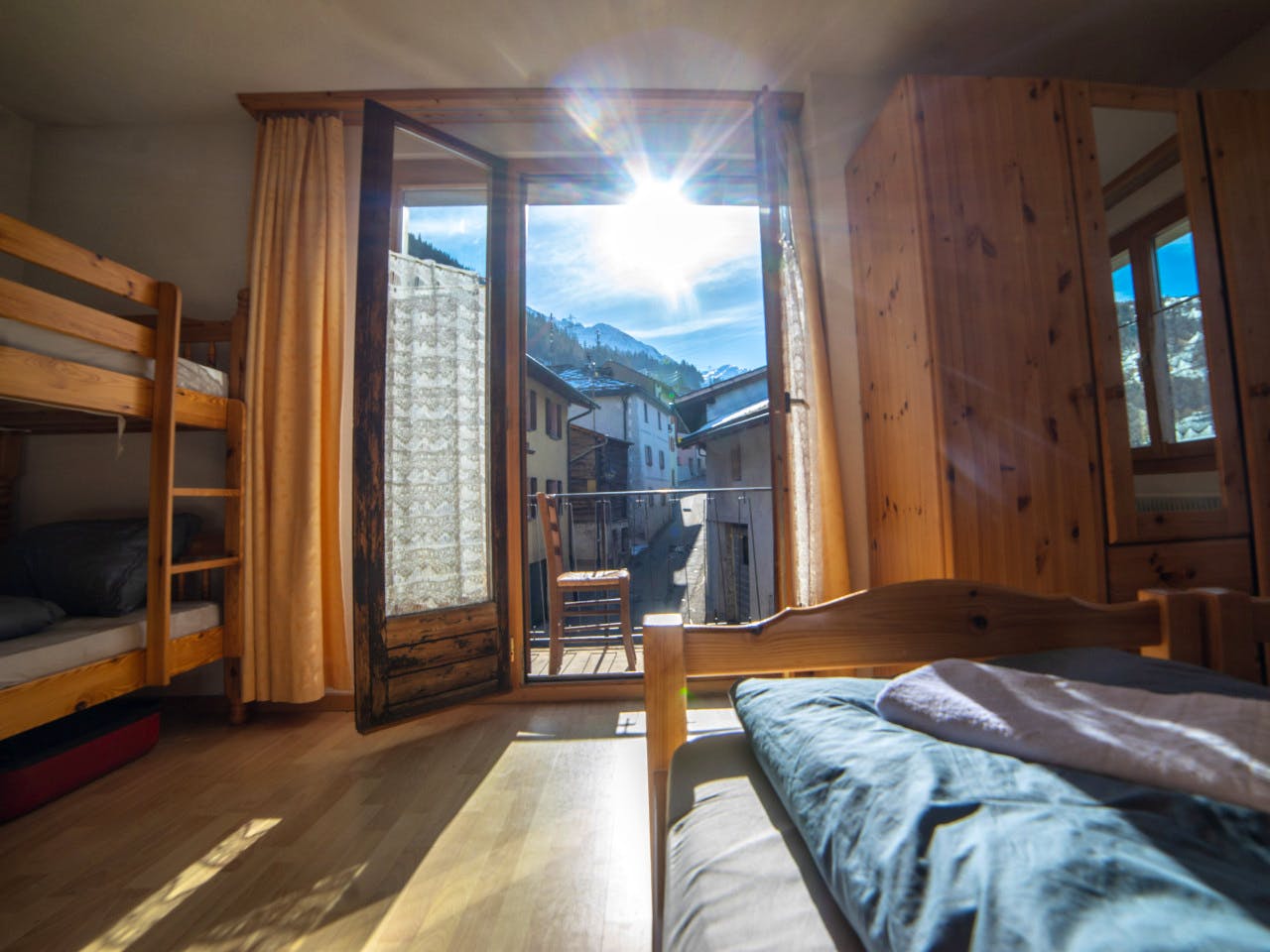  4-Bed Mixed Room W/ Private Bathroom  -  Remote Comfortable House w/ Workspaces + Yoga + Mountain Views  - Gallery -  5