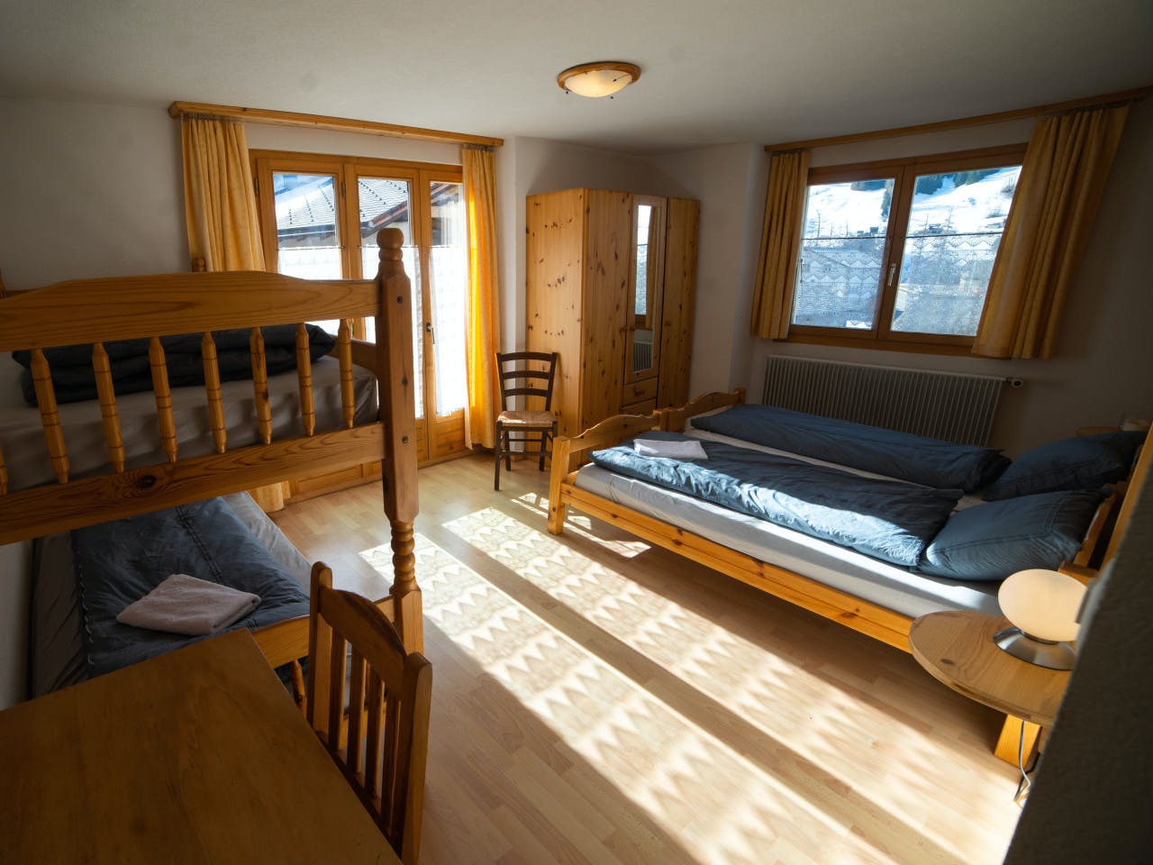  4-Bed Mixed Room W/ Private Bathroom  -  Remote Comfortable House w/ Workspaces + Yoga + Mountain Views  - Gallery -  10