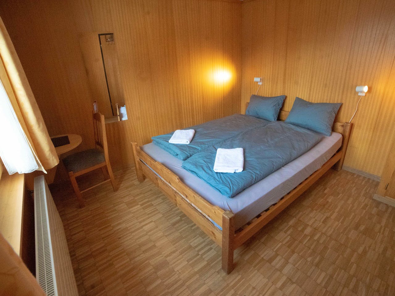  Double Room W/ Private Bathroom  -  Remote Comfortable House w/ Workspaces + Yoga + Mountain Views  - Gallery -  4