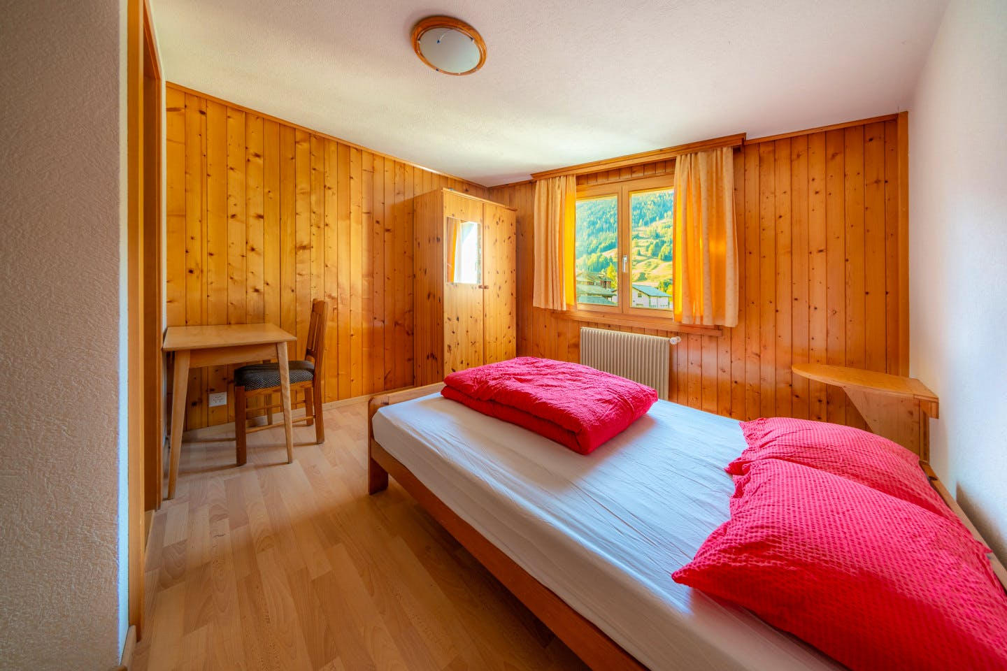  Double Room W/ Private Bathroom  -  Remote Comfortable House w/ Workspaces + Yoga + Mountain Views  - Gallery -  5