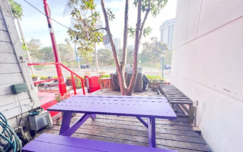 Comfortable Vibrant House w/ Workspaces + Outdoor Areas + Meeting Room