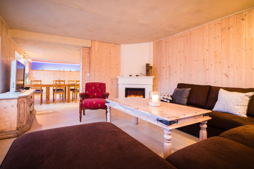 Traditional Lovely House w/ Coworking + Outdoor Areas + Outstanding Views  - Gallery -  5