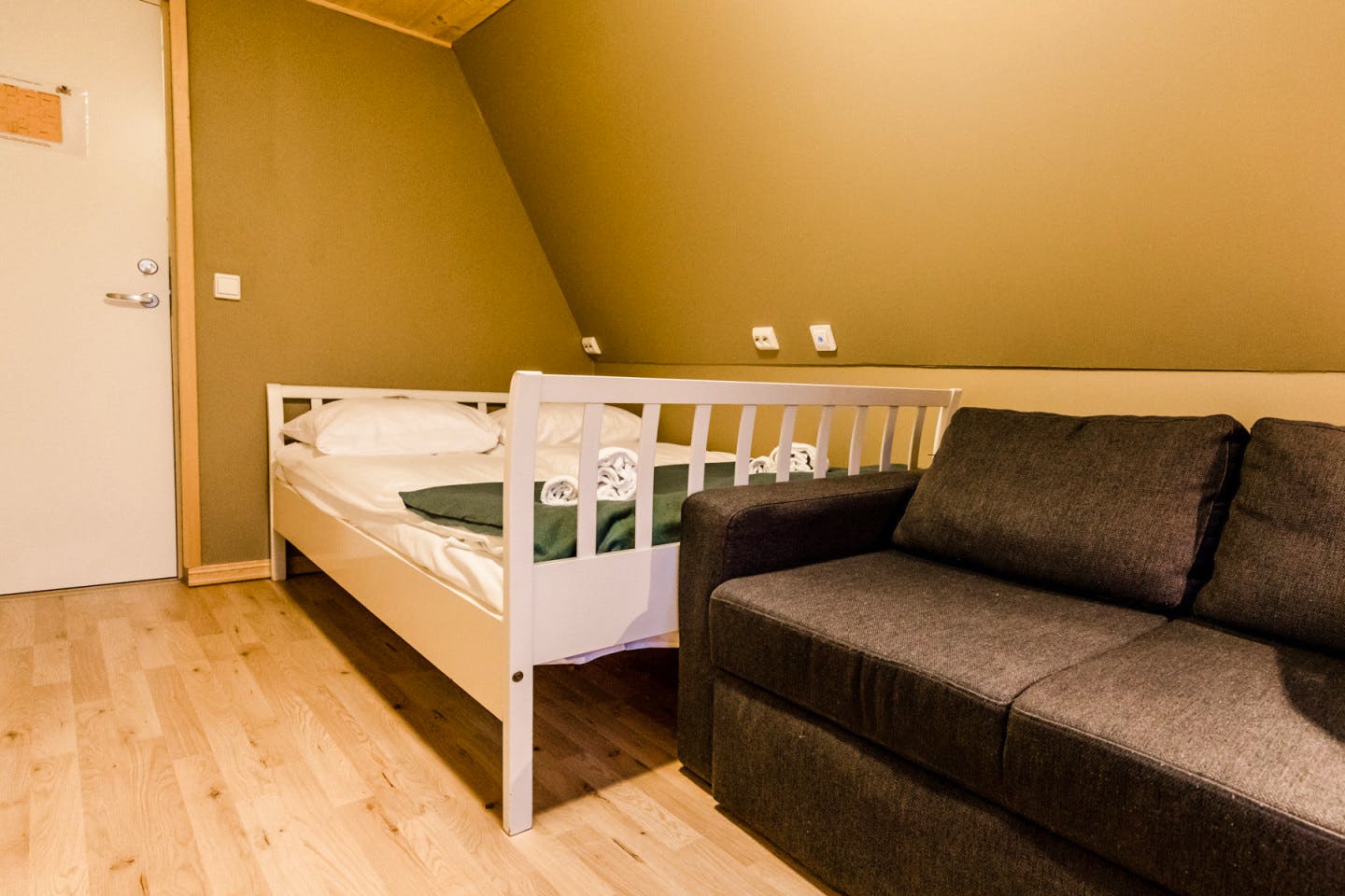  Modern Private Room  -  Traditional Lovely House w/ Coworking + Outdoor Areas + Outstanding Views  - Gallery -  12