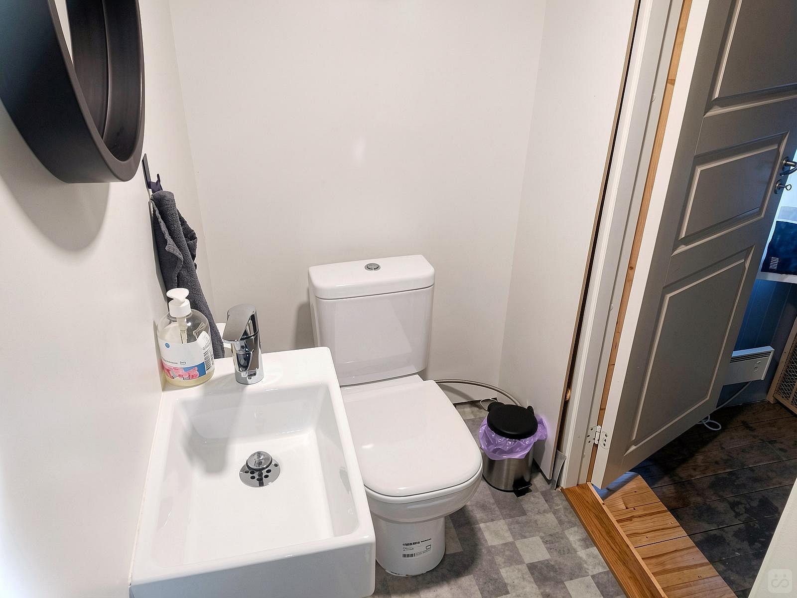  Fishermen Style Room  -  Traditional Lovely House w/ Coworking + Outdoor Areas + Outstanding Views  - Gallery -  3