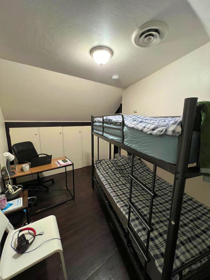  Bed In A 2-Bed Mixed Gender Room  -  Traditional Stylish House w/ Workspaces + Outdoor Space + Meeting room  - Gallery -  20