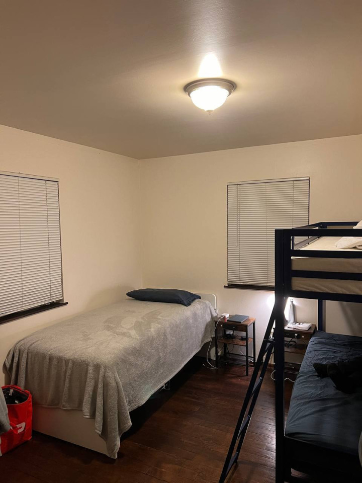  Bed In A 3-Bed Mixed Gender Room  -  Traditional Stylish House w/ Workspaces + Outdoor Space + Meeting room  - Gallery -  10