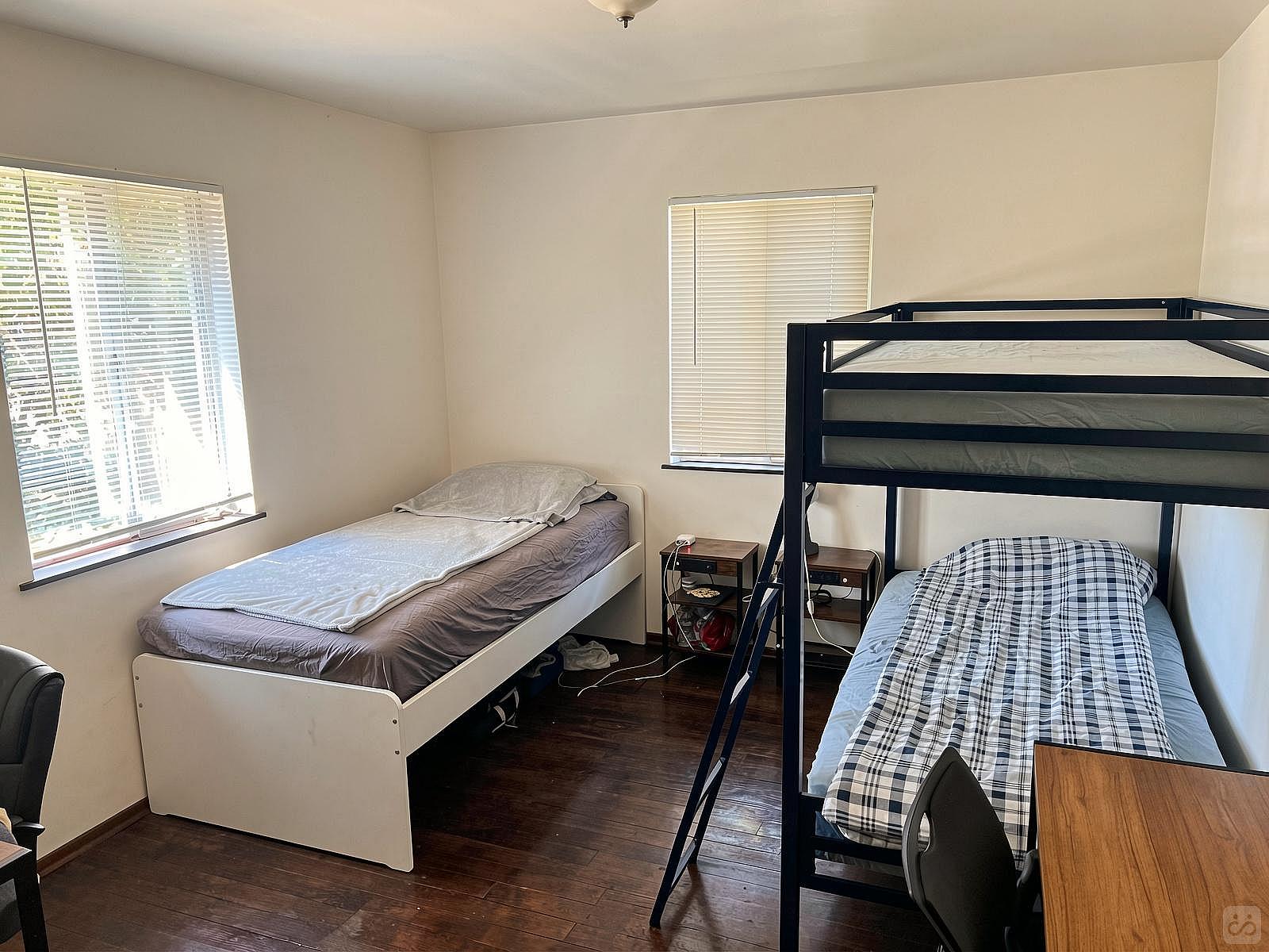  Bed In A 3-Bed Mixed Gender Room  -  Traditional Stylish House w/ Workspaces + Outdoor Space + Meeting room  - Gallery -  21