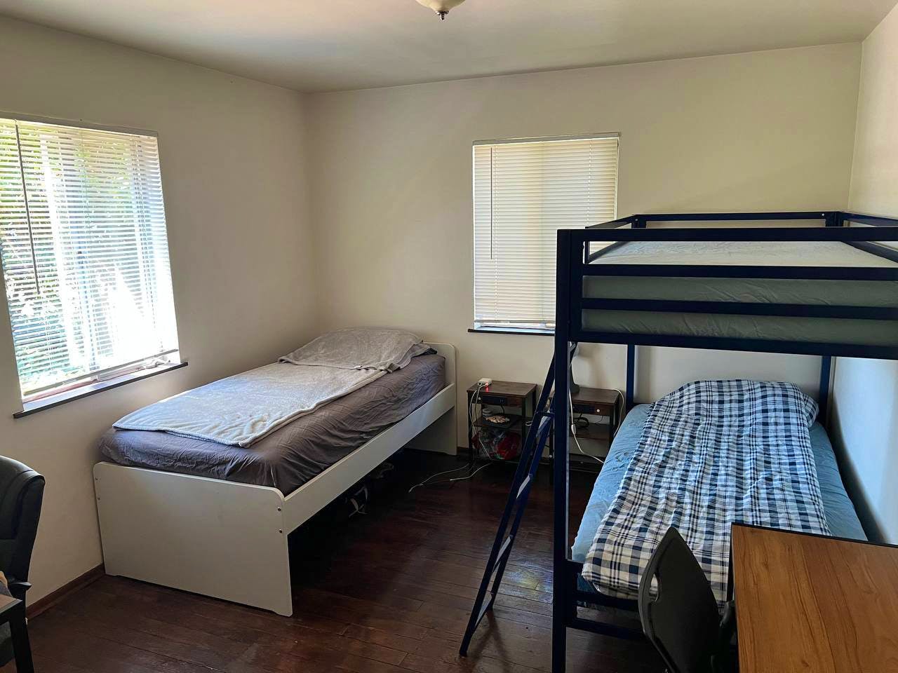  Bed In A 3-Bed Mixed Gender Room  -  Traditional Stylish House w/ Workspaces + Outdoor Space + Meeting room  - Gallery -  5
