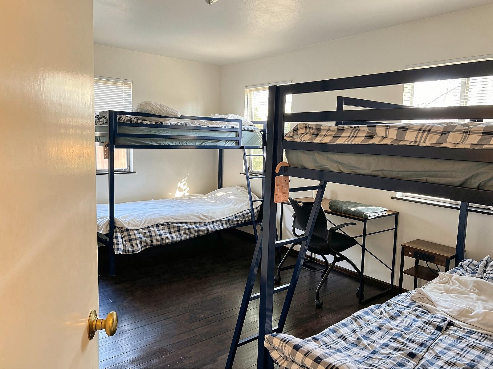  Bed In A 4-Bed Gender Separated Room  -  Traditional Stylish House w/ Workspaces + Outdoor Space + Meeting room  - Gallery -  21