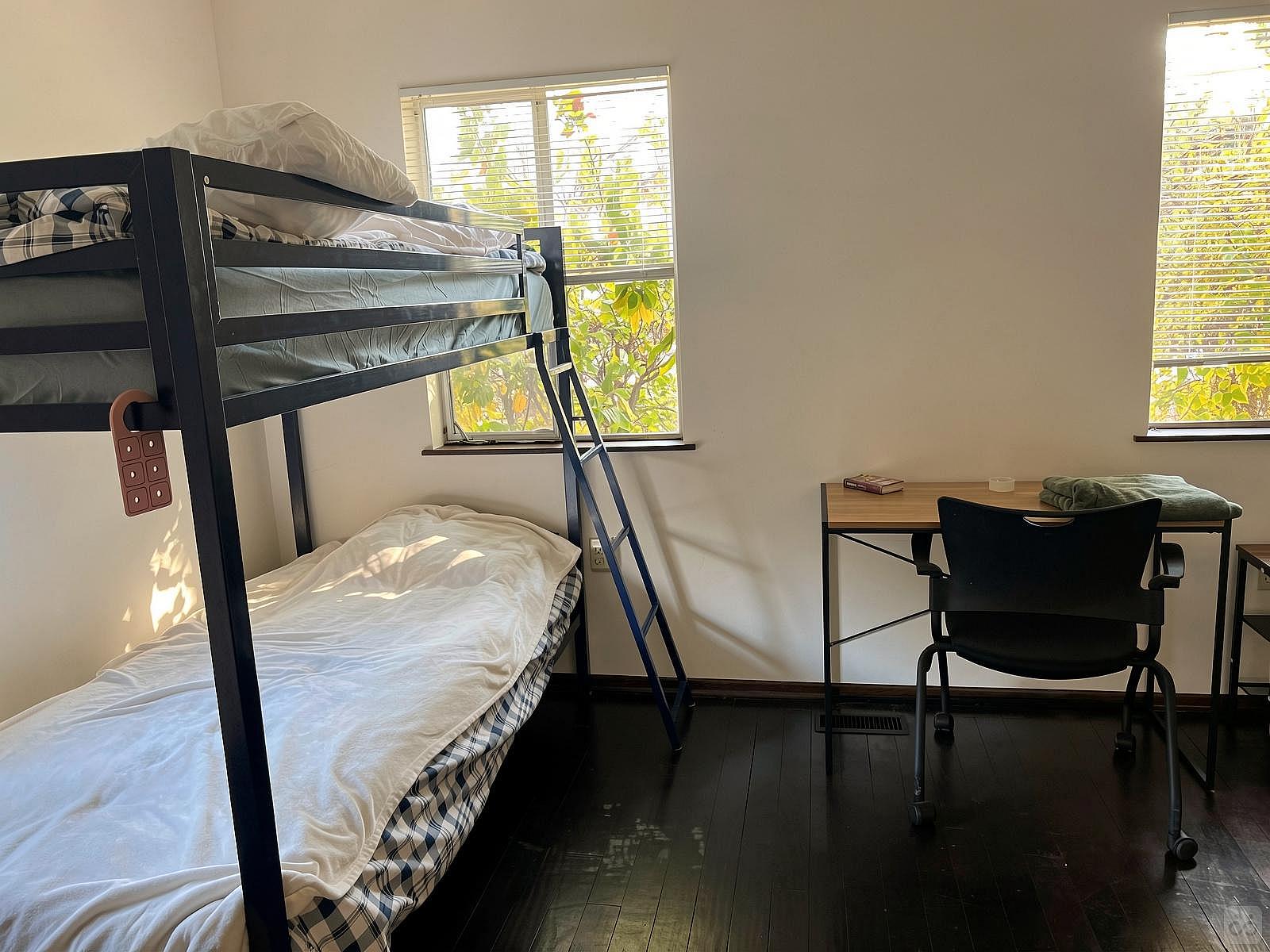  Bed In A 4-Bed Gender Separated Room  -  Traditional Stylish House w/ Workspaces + Outdoor Space + Meeting room  - Gallery -  23