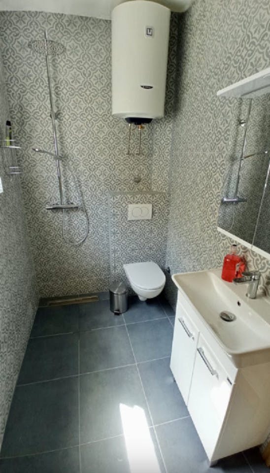  Bed In A 4-Bed Mixed Gender Room  -  Stunning Country House w/ Workspace + Terrace  - Gallery -  1