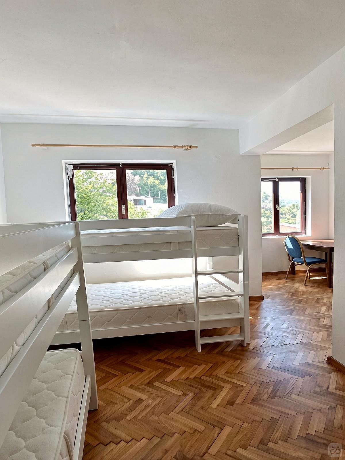  Bed In A 4-Bed Mixed Gender Room  -  Stunning Country House w/ Workspace + Terrace  - Gallery -  10