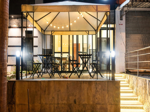 Bright Vibrant House w/ Outdoor Spaces