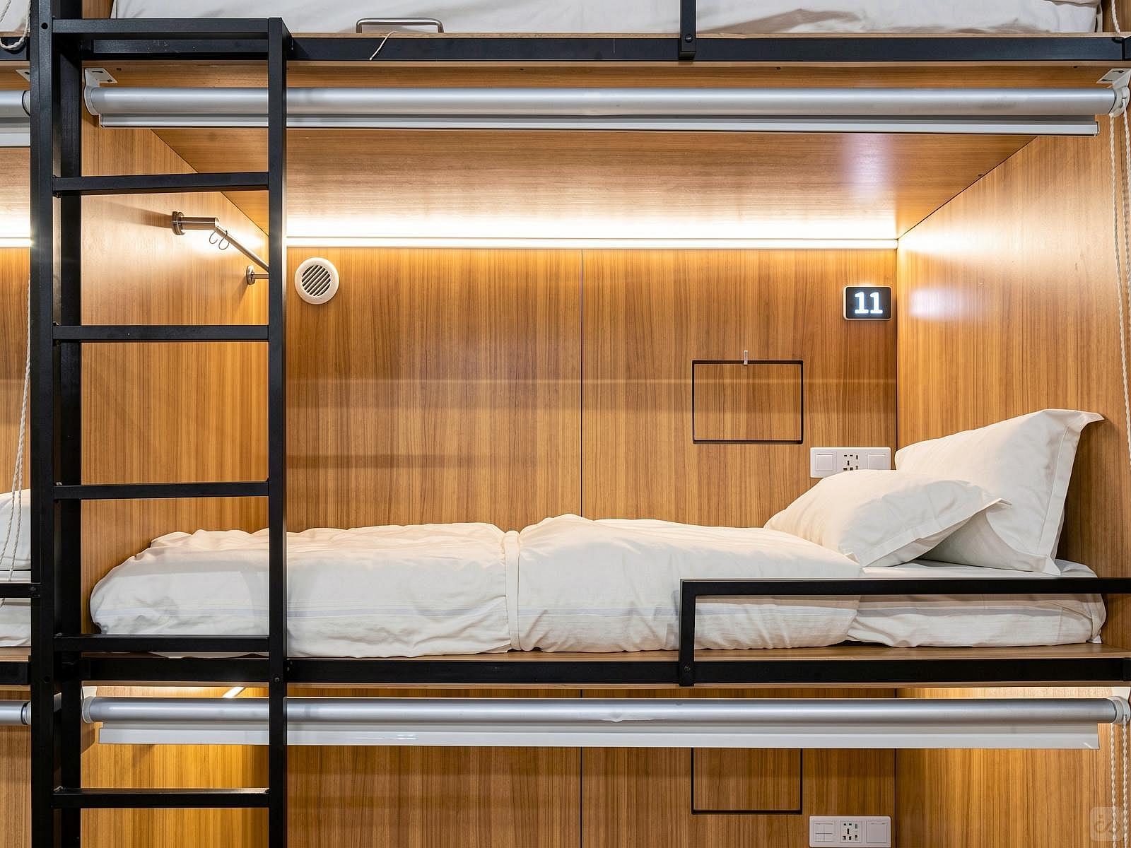  Premuim Bunks -Upper  -  Bright Vibrant House w/ Outdoor Spaces  - Gallery -  22