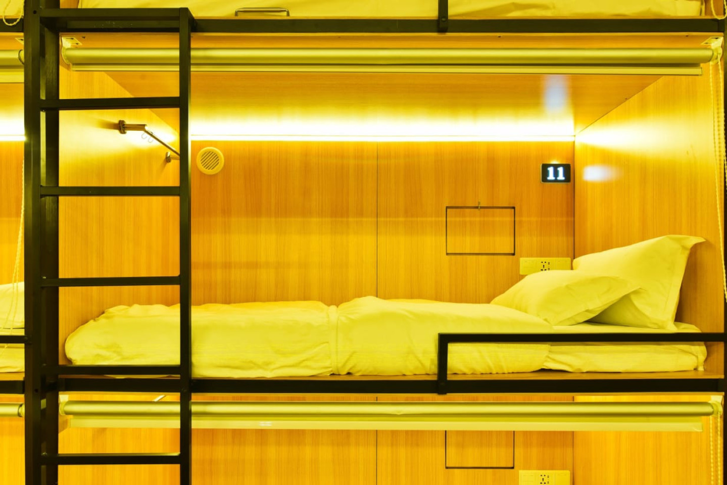  Premuim Bunks -Upper  -  Bright Vibrant House w/ Outdoor Spaces  - Gallery -  12