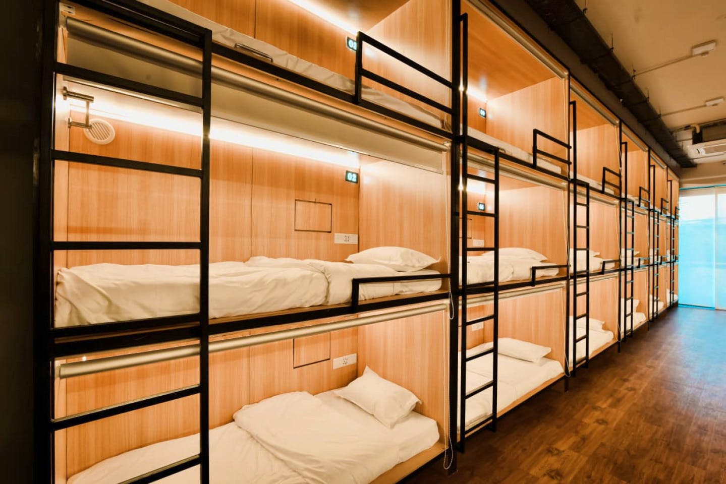  Premium Bunks-Middle  -  Bright Vibrant House w/ Outdoor Spaces  - Gallery -  9