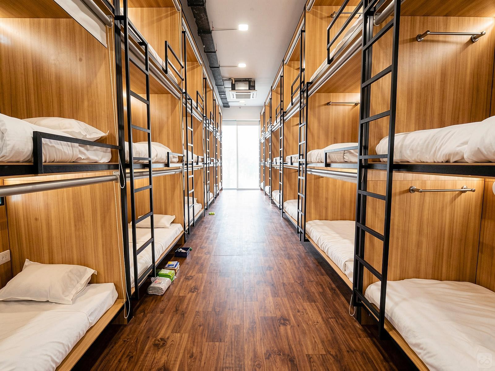  Premium Bunks-Middle  -  Bright Vibrant House w/ Outdoor Spaces  - Gallery -  23