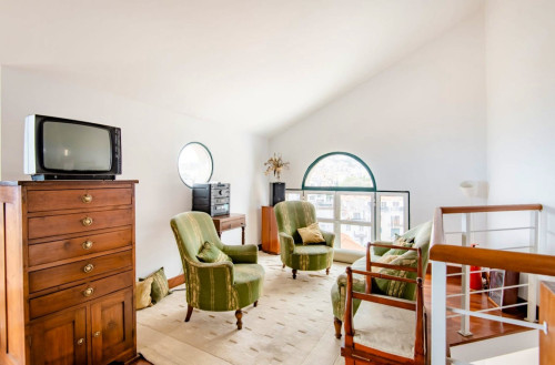 Bright Apt. w/ Coworking + Terrace